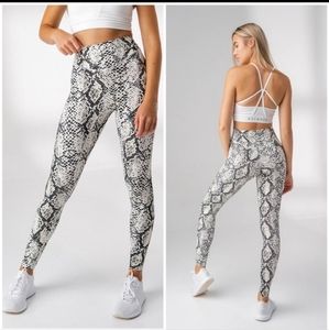 COPY - Balance Athletica White viper ascend legging